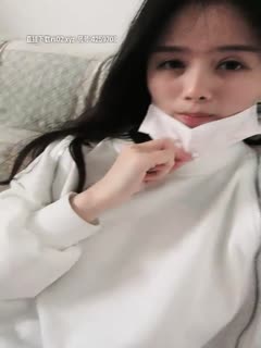 【污萌少女】高颜值美乳妹子跳蛋自慰，撩起衣服露奶跳蛋震动掰穴特写，很是诱惑喜欢不要错过第01集 [HD]-leb