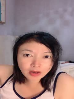 大奶骚妈带着女儿一起直播，全程露脸淫声荡当，撅着屁股用道具插菊花，吃奶玩操自慰特写展示，听狼友指挥第04集 [HD]-leb